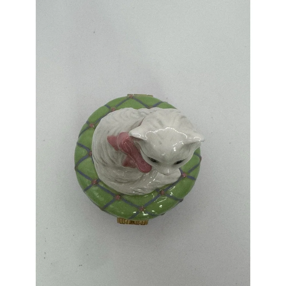 San Francisco Music Box Co‎ White Persian Cat On Green And Purple Pillow Works!
